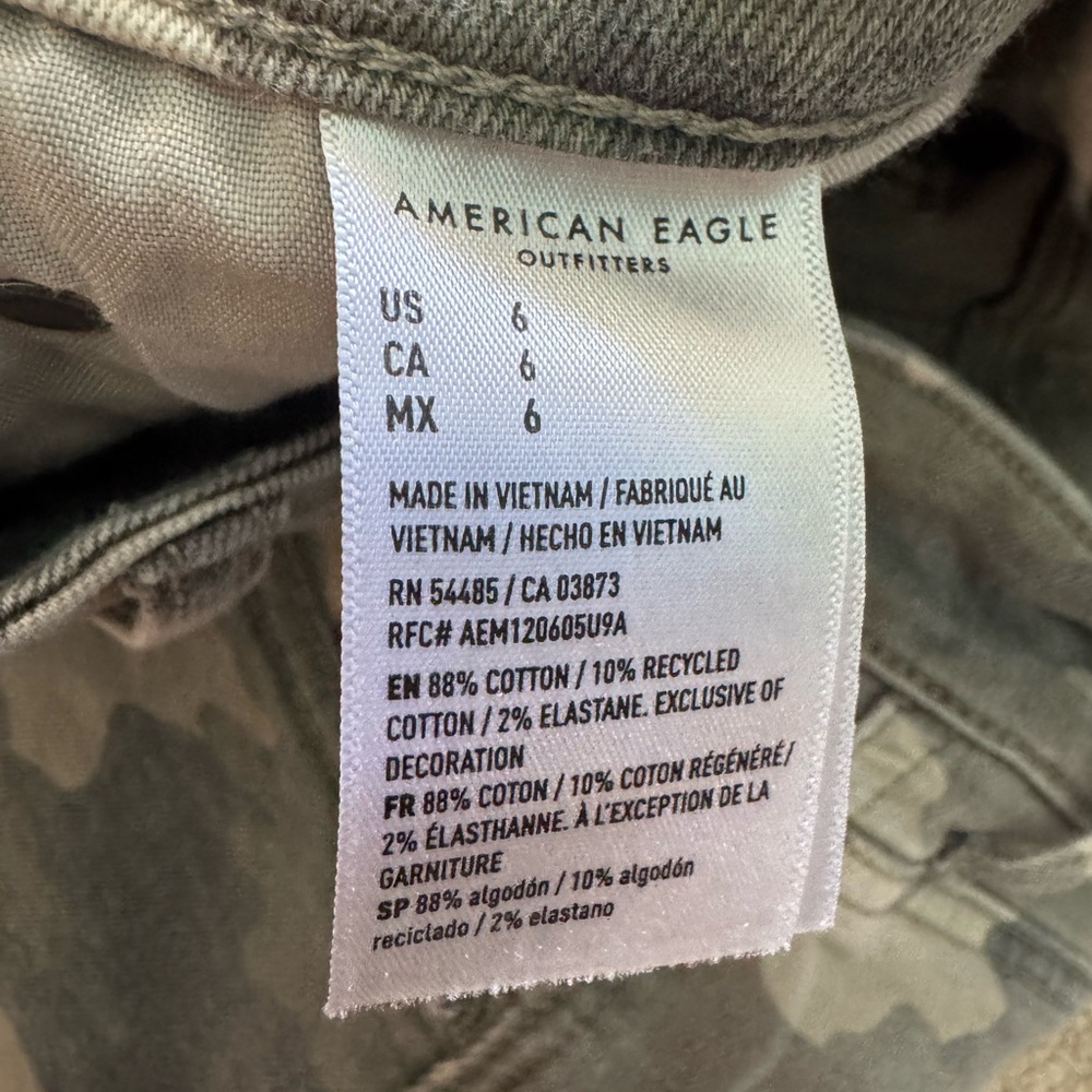 American Eagle Camo Shorts - Picture 4 of 4